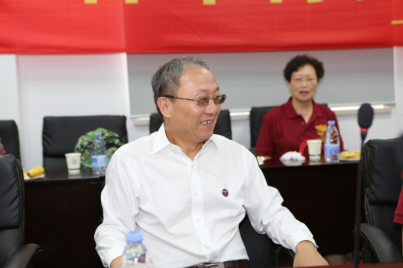 5、上海财经大学校领导出席此次座谈会及捐赠仪式 (2).JPG