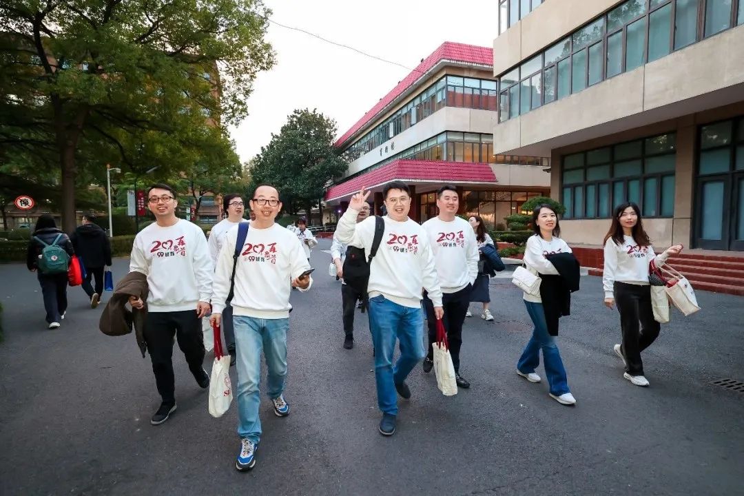 99证券返校26.jpg 图片